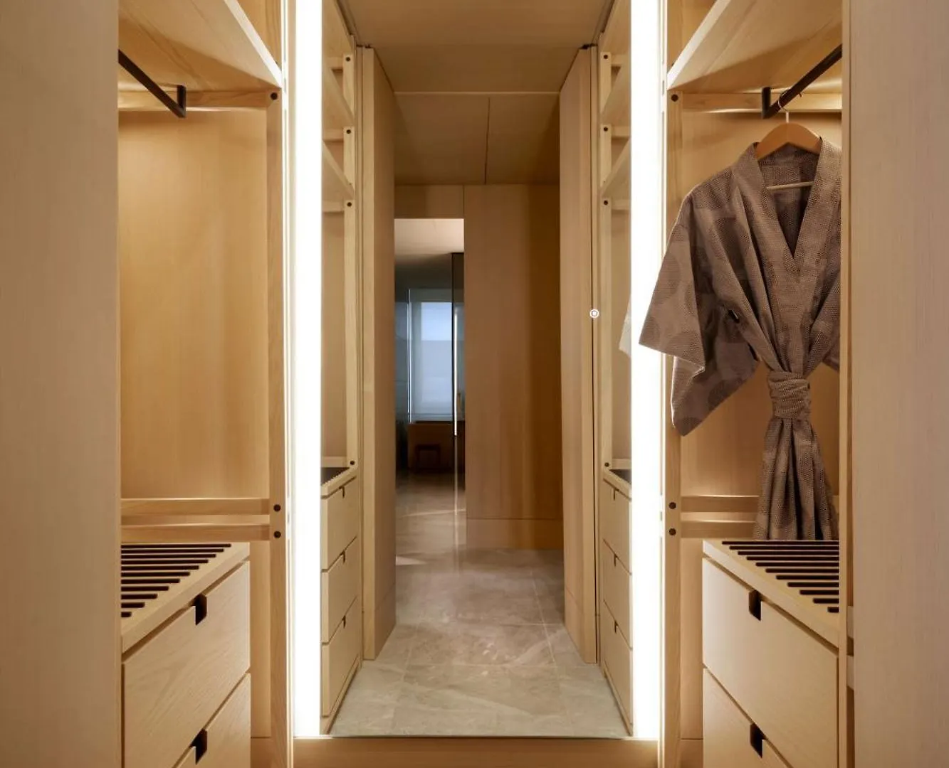 Nobu Hotel Toronto 5*,