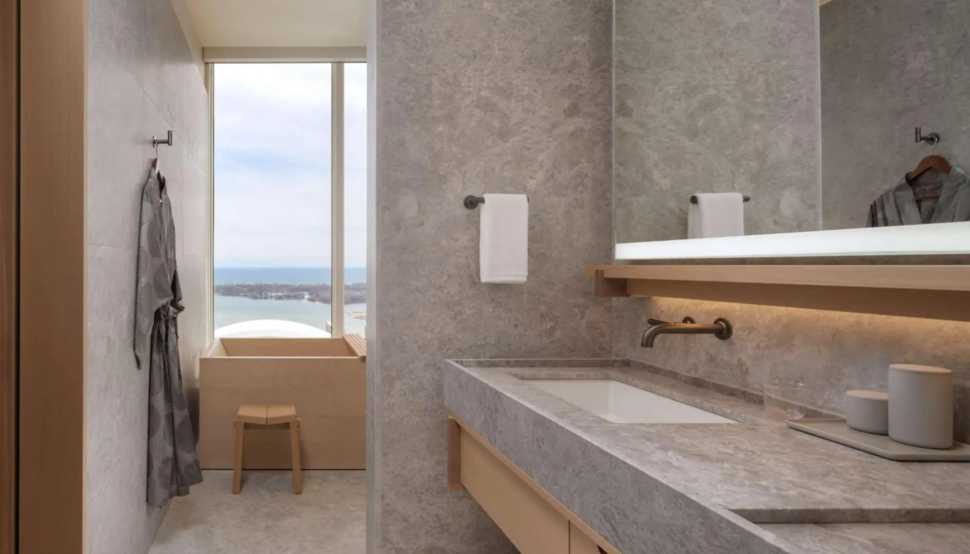 Nobu Hotel Toronto 5*,